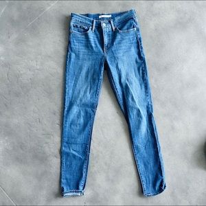 311 Levi’s shaping skinny jeans